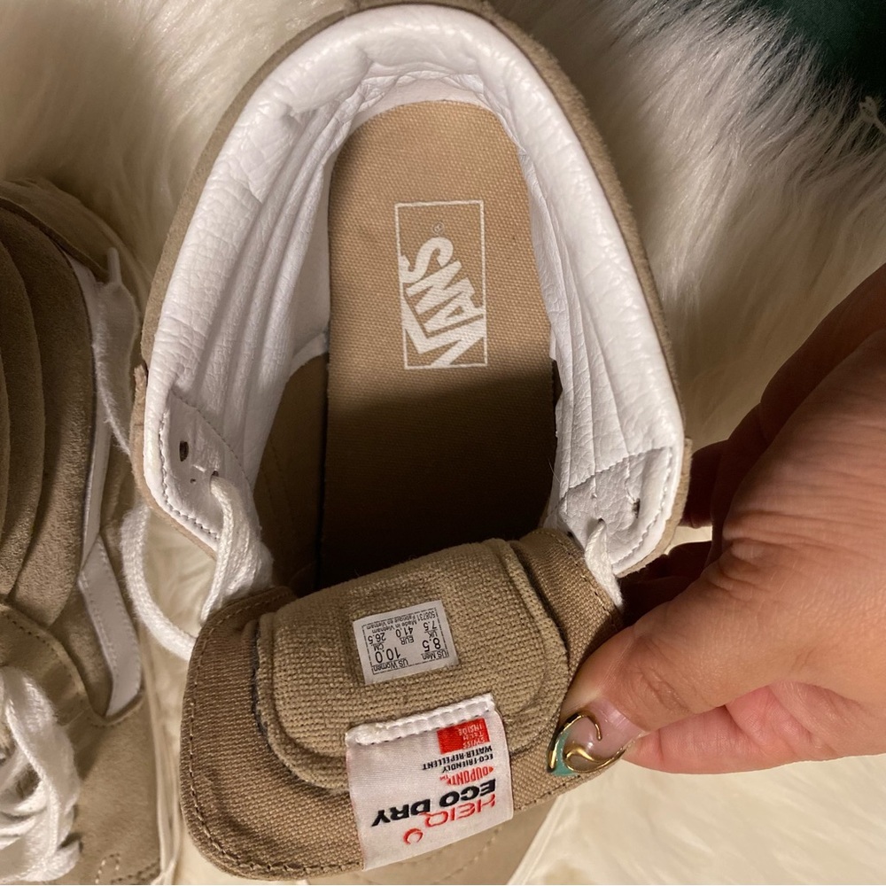 Vans - Picture 10 of 11